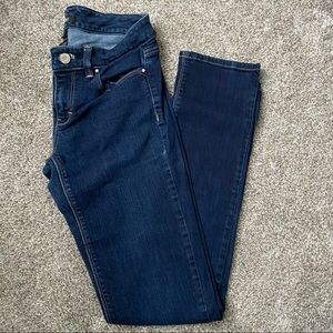 White House Black Market blanc slim leg jean size 2